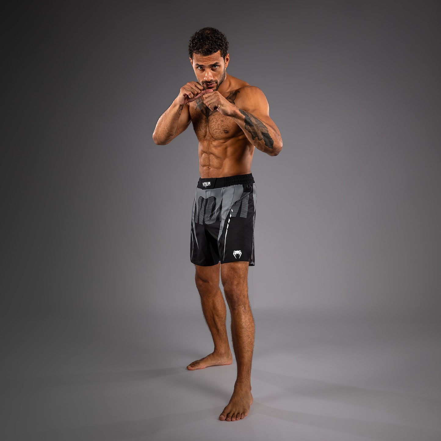 Venum Adrenaline Pantalones Cortos de Lucha – Negro/Gris Plata