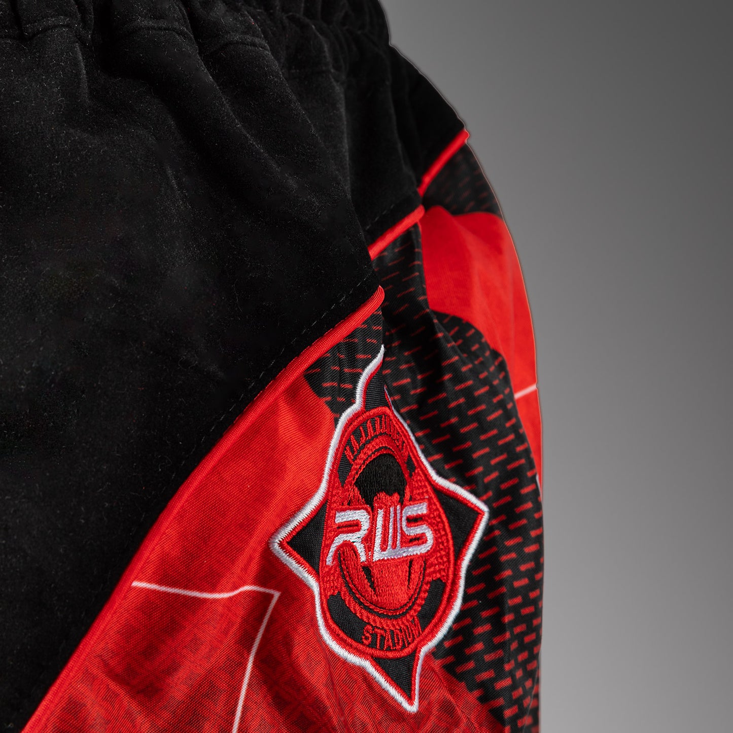 Venum x RWS 2.0 Pantalones Cortos de Muay Thai – Negro/Rojo