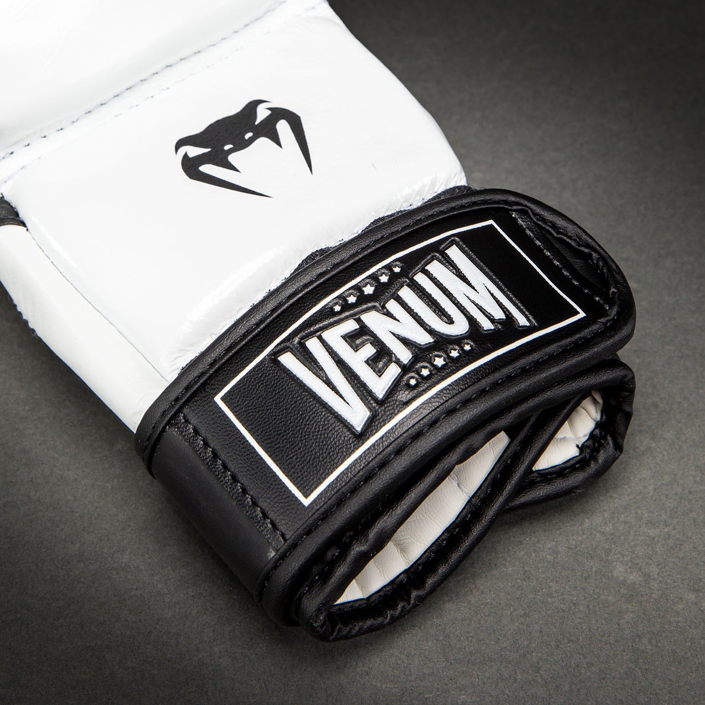 Venum Attack 2.0 Guantes de Sparring de Piel – Negro/Blanco
