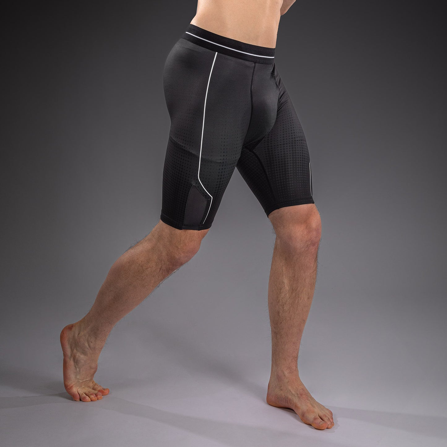 Venum Stealth Short de Compresión – Negro/Blanco