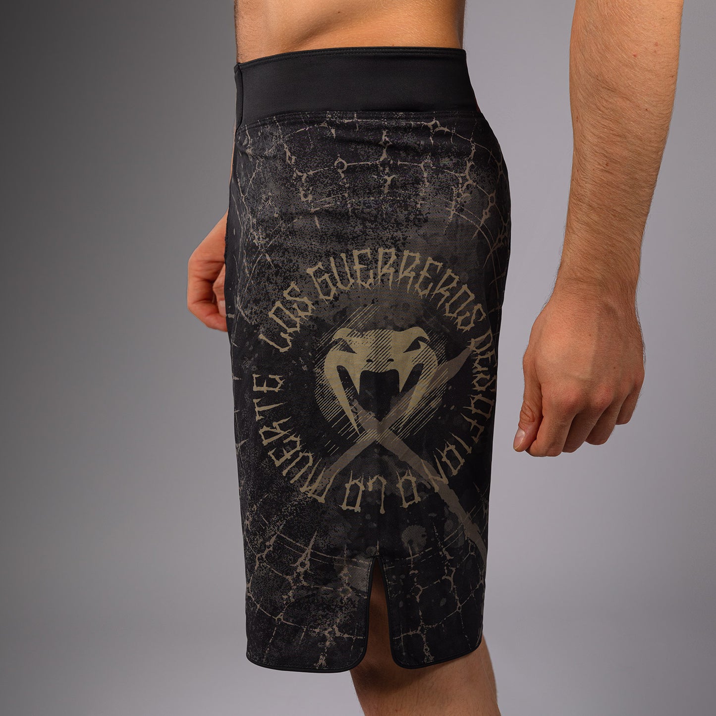 Venum Santa Muerte 5.0 Pantalones Cortos de Combate para Hombre - Negro Profundo/Oro
