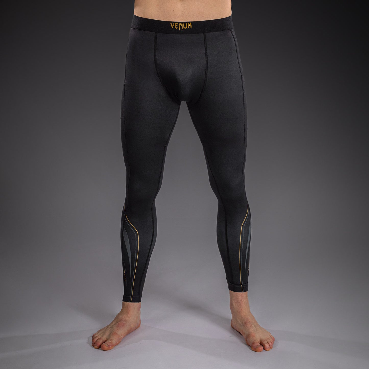 Venum Streamline Spats – Negro/Oro
