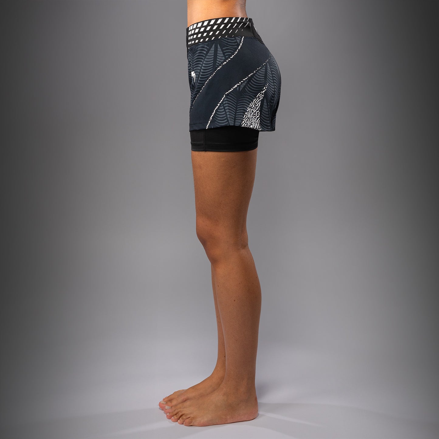 UFC Zenith by Venum Authentic Fight Night Short de pelea ajuste corto Mujer - Negro