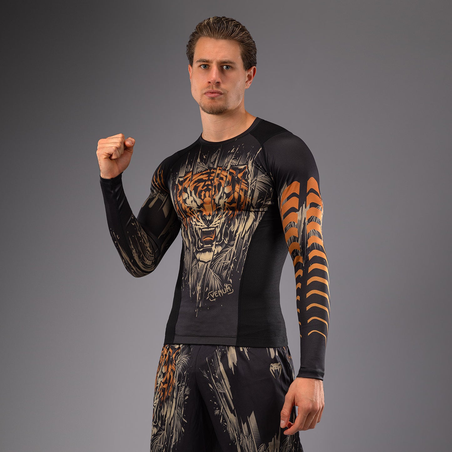 Venum Tiger Rashguard de Manga Larga para Hombre - Negro/Naranja Neón