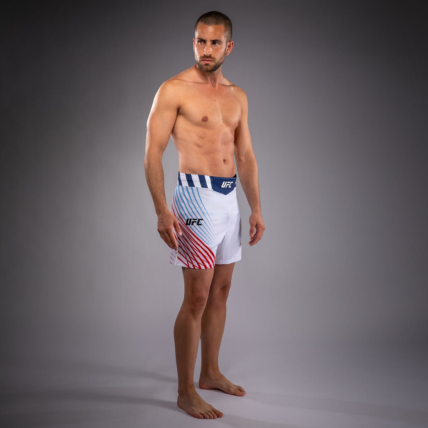 Official UFC Freedom 250 by Venum Authentic Fight Night Fight Shorts de ajuste corto para hombre - Blanco