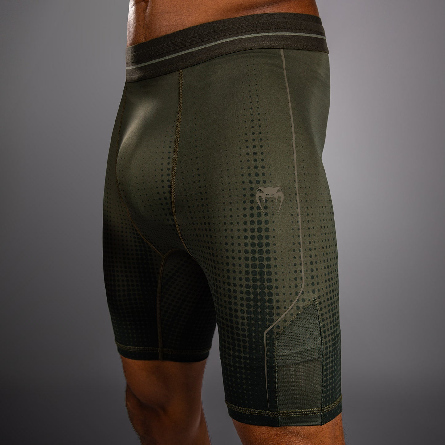 Venum Stealth Short de Compresión – Caqui/ Verde Oscuro