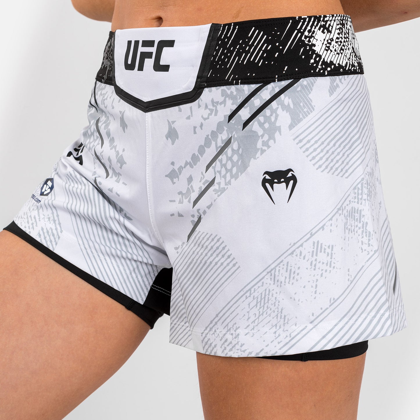 UFC Adrenaline by Venum Authentic Fight Night Short de Combate para Mujer - Blanco