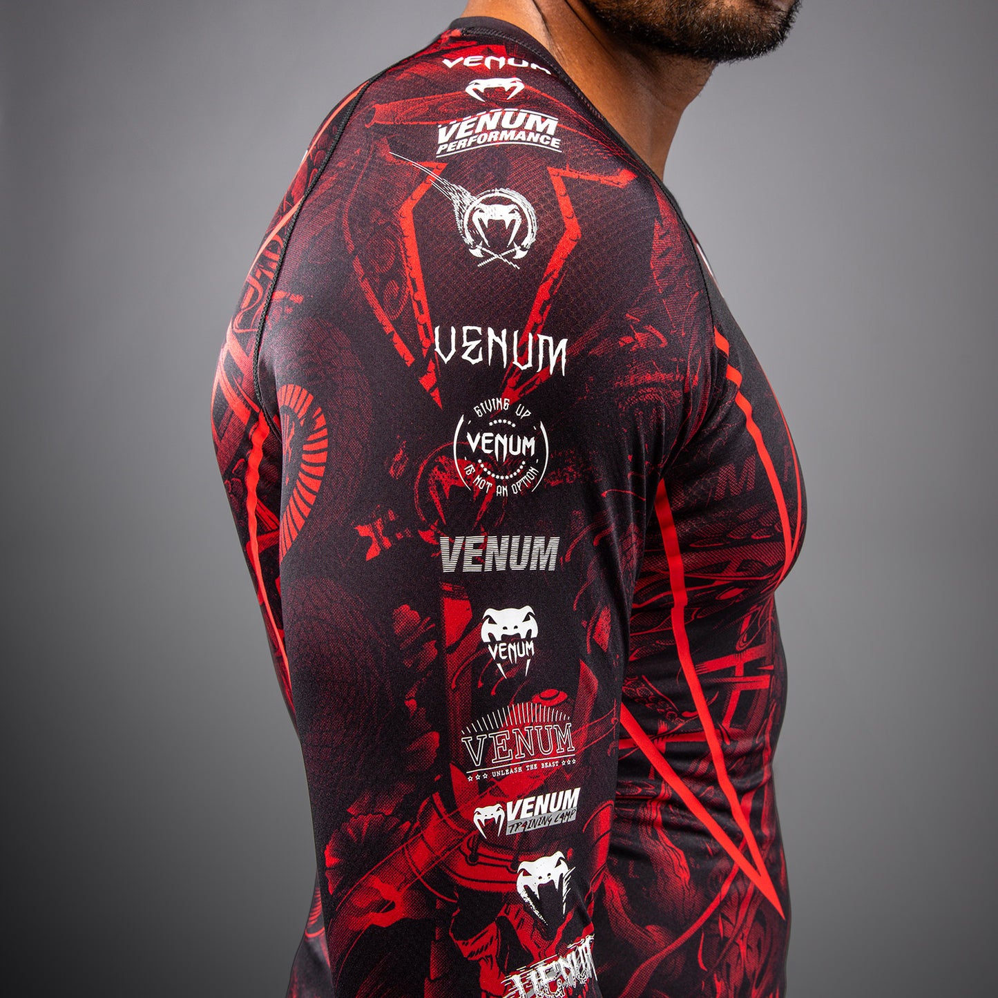 Venum 20th Anniversary Rashguard Manga Larga - Negro/Rojo