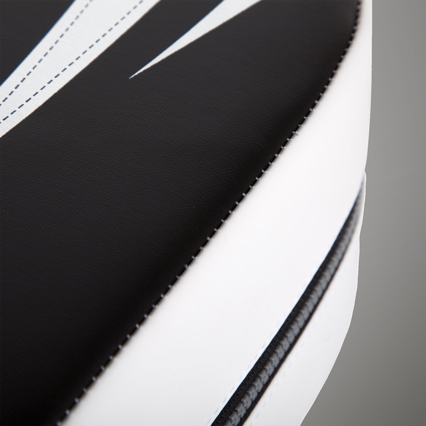 Escudo para patadas Venum Absolute Square - Cuero Skintex - Negro/Blanco