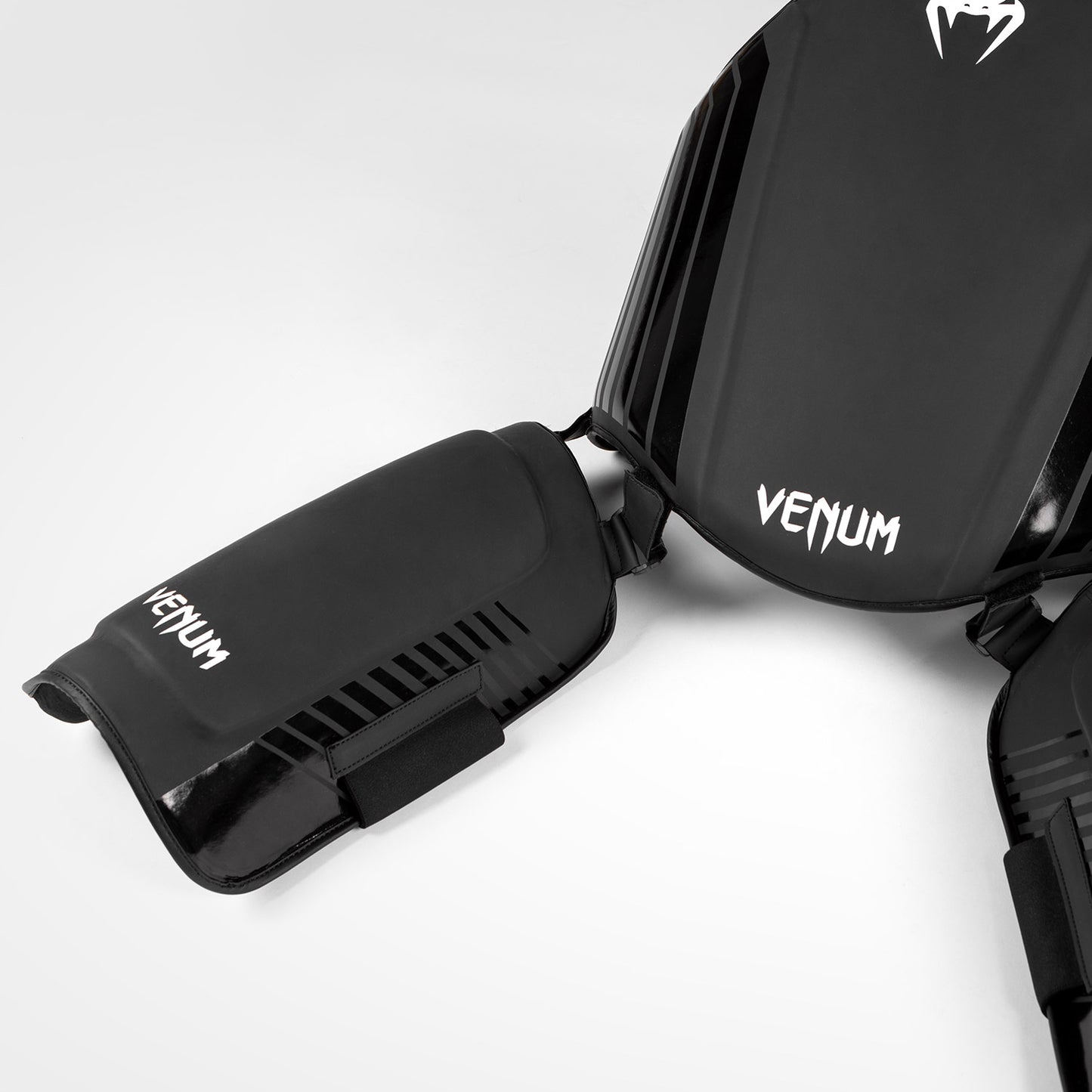 Venum Challenger Protector de Abdomen y Piernas - Negro/Blanco