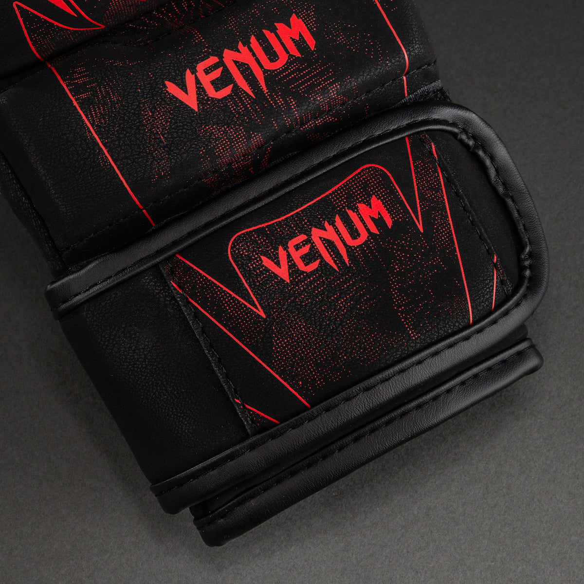 Venum Amazonia Reborn Guantes de sparring MMA - Negro/Rojo