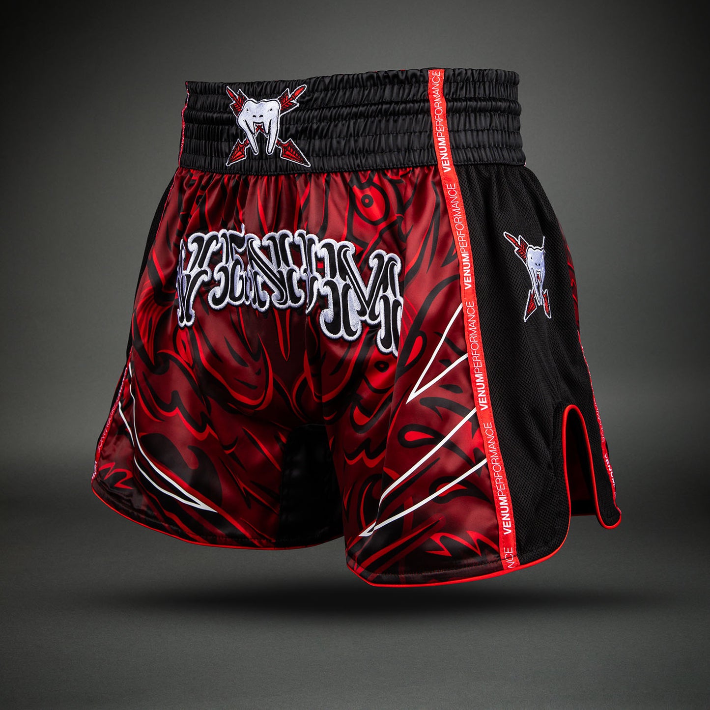 Venum Wolf Atak Short de Muay Thai – Negro/Rojo