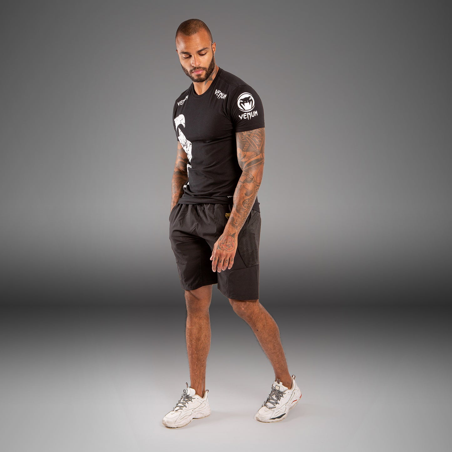 Camiseta Venum Giant - Negro