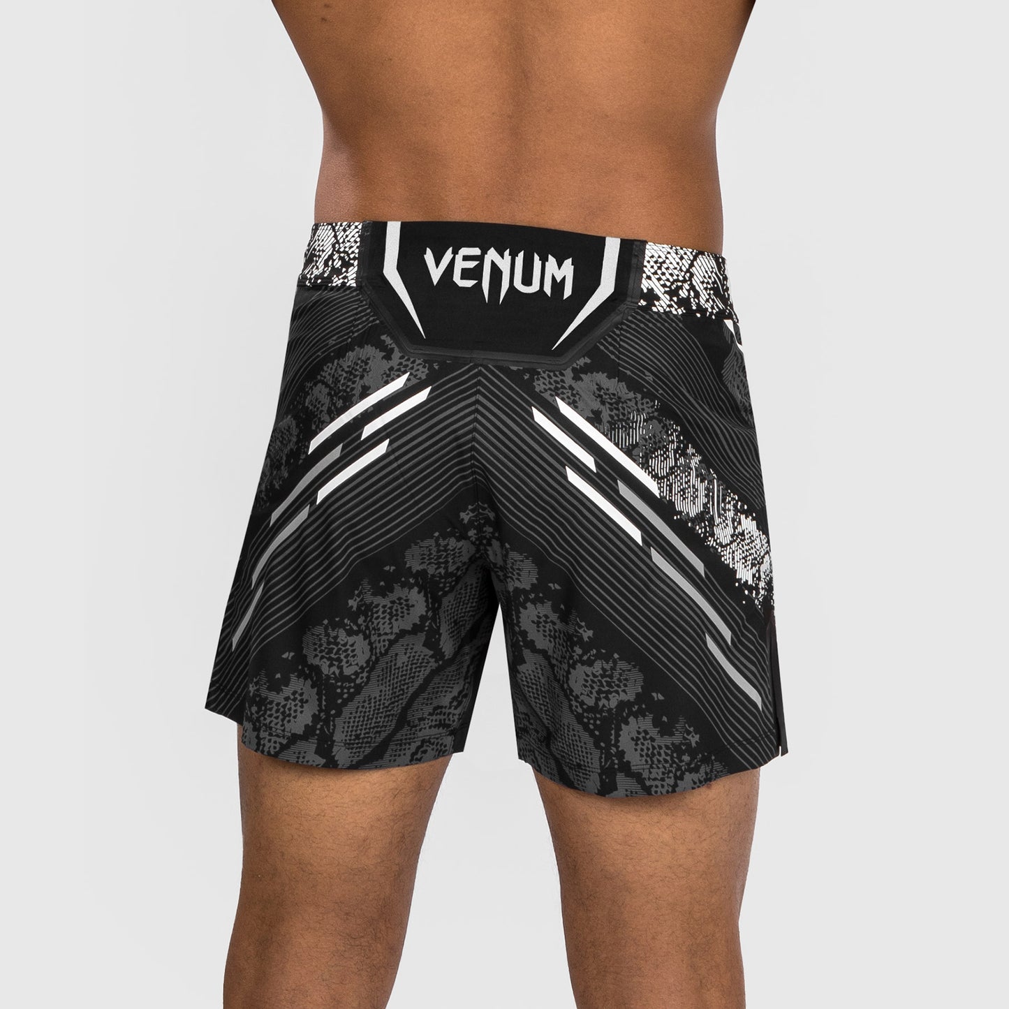 UFC Adrenaline by Venum Personalized Authentic Fight Night Pantalón Corto de Lucha para Hombre - Corte Corto – Negro
