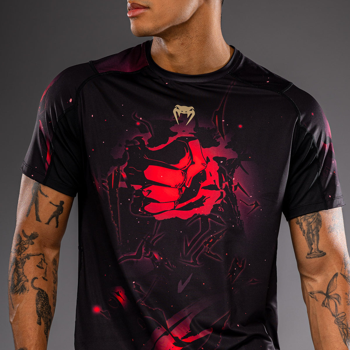 Jujutsu Kaisen x Venum Itadori Camiseta Dry Tech  – Negro/Rojo