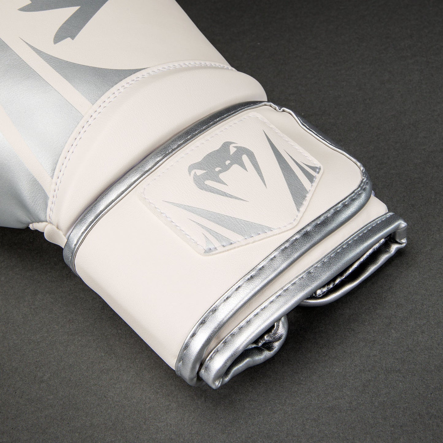 Venum Challenger 2.5 Guantes de Boxeo – Blanco/Plateado