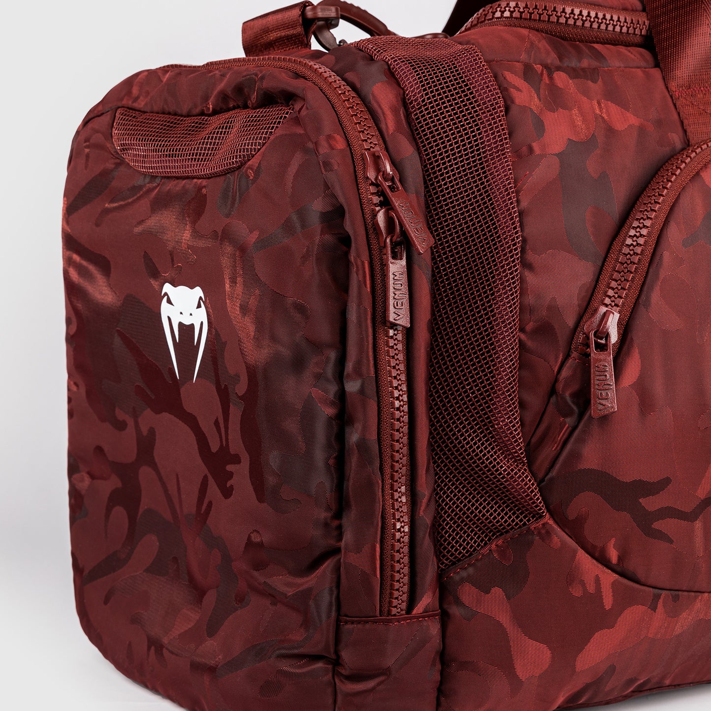 Venum Trainer Lite Bolsa de Deporte (48L) – Camuflaje/Burdeos