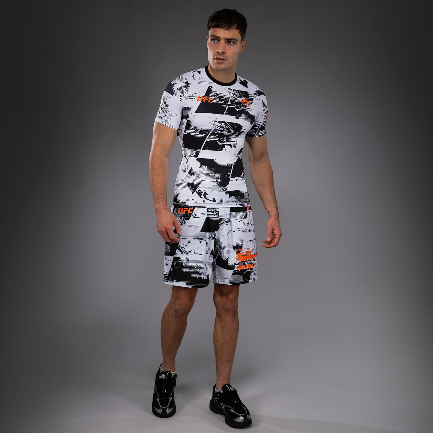UFC Zenith by Venum Authentic Fight Week Rashguard de manga corta Performance Hombre - Blanco