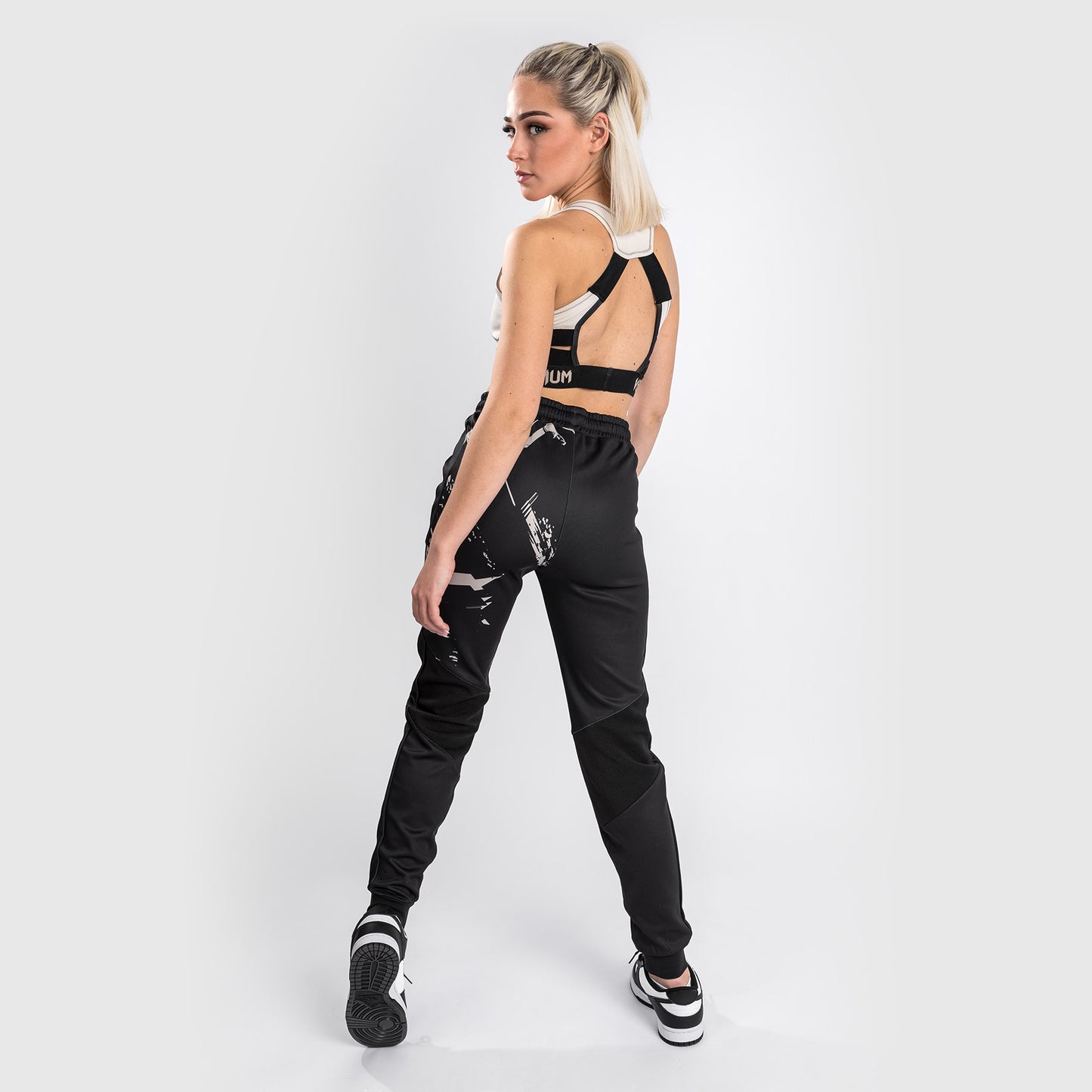 UFC Venum Authentic Fight Week 2.0 Jogging para Mujer – Negro/Arena