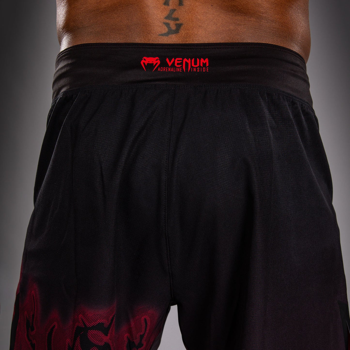 Venum Spectre Short de Combate – Negro/Rojo