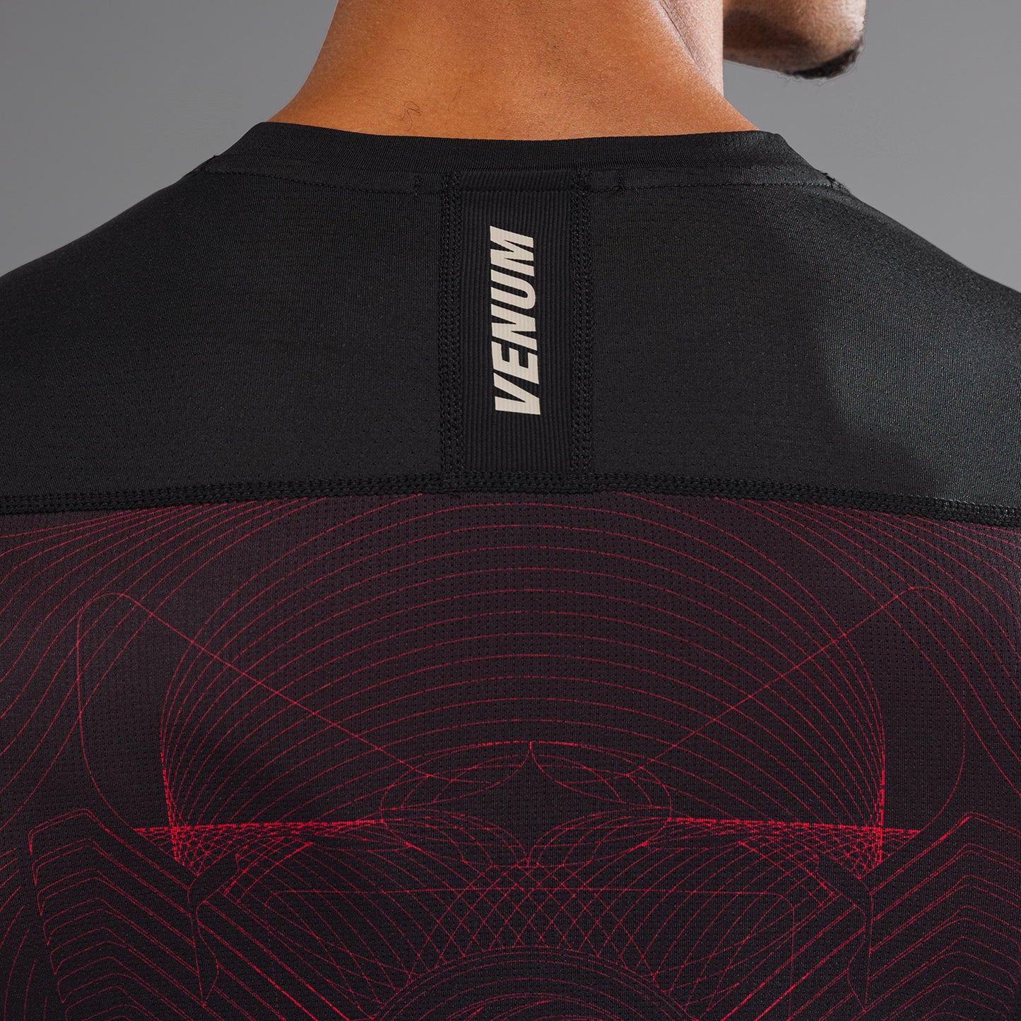 Venum G-Fit Air Rashguard de Manga Larga para Hombre - Negro Profundo/Rojo Fuego