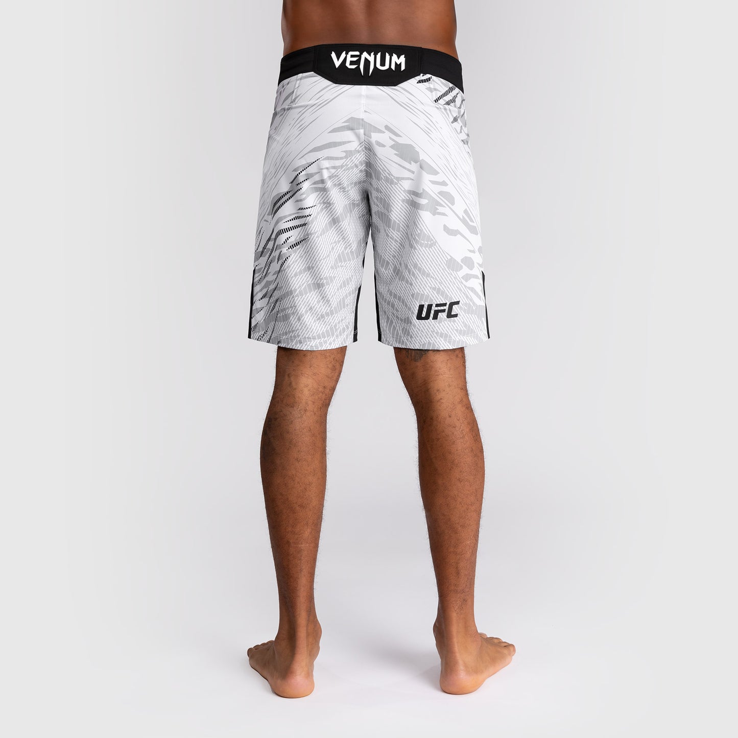 UFC Fusion by Venum Personalizados Authentic Fight Night Shorts de Lucha para Hombre - Ajuste Largo - Blanco