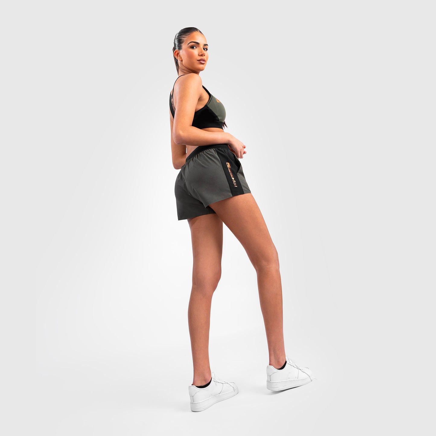 UFC Adrenaline by Venum Fight Week Short Performance para Mujer - Caqui