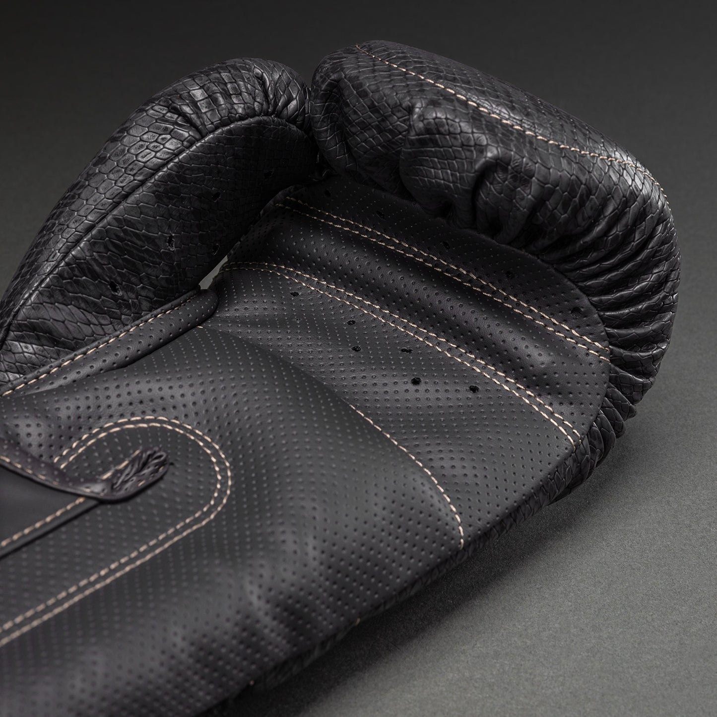 Venum Impact Evo Scales Guantes de Boxeo – Gris Oscuro