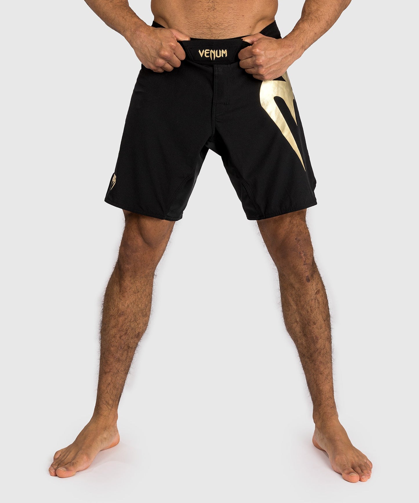 Venum Light 5.0 Pantalón Corto de Lucha - Negro/Oro