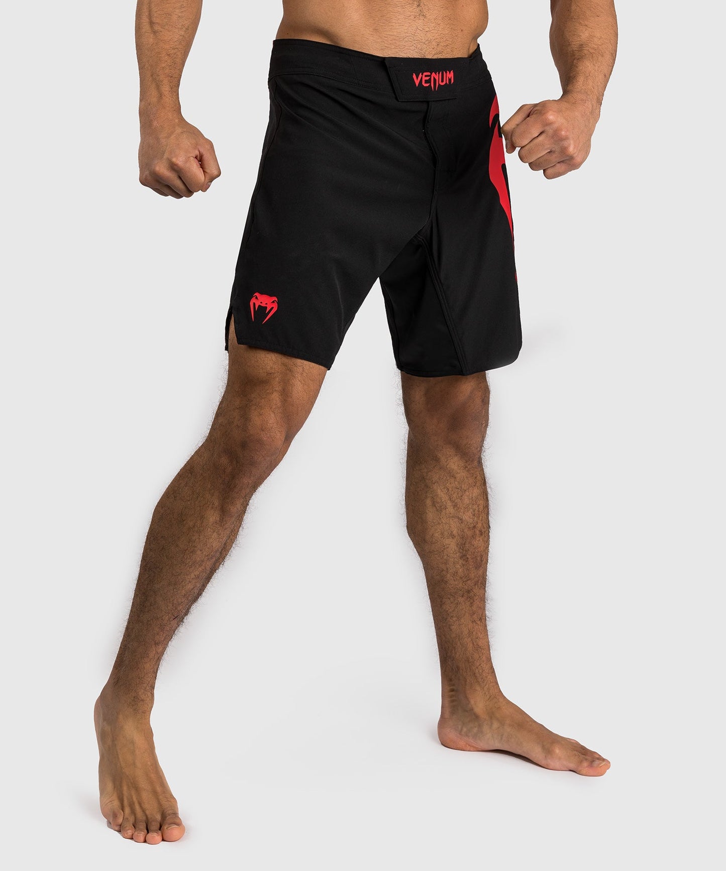 Venum Light 5.0 Pantalones cortos de lucha - Negro/Rojo