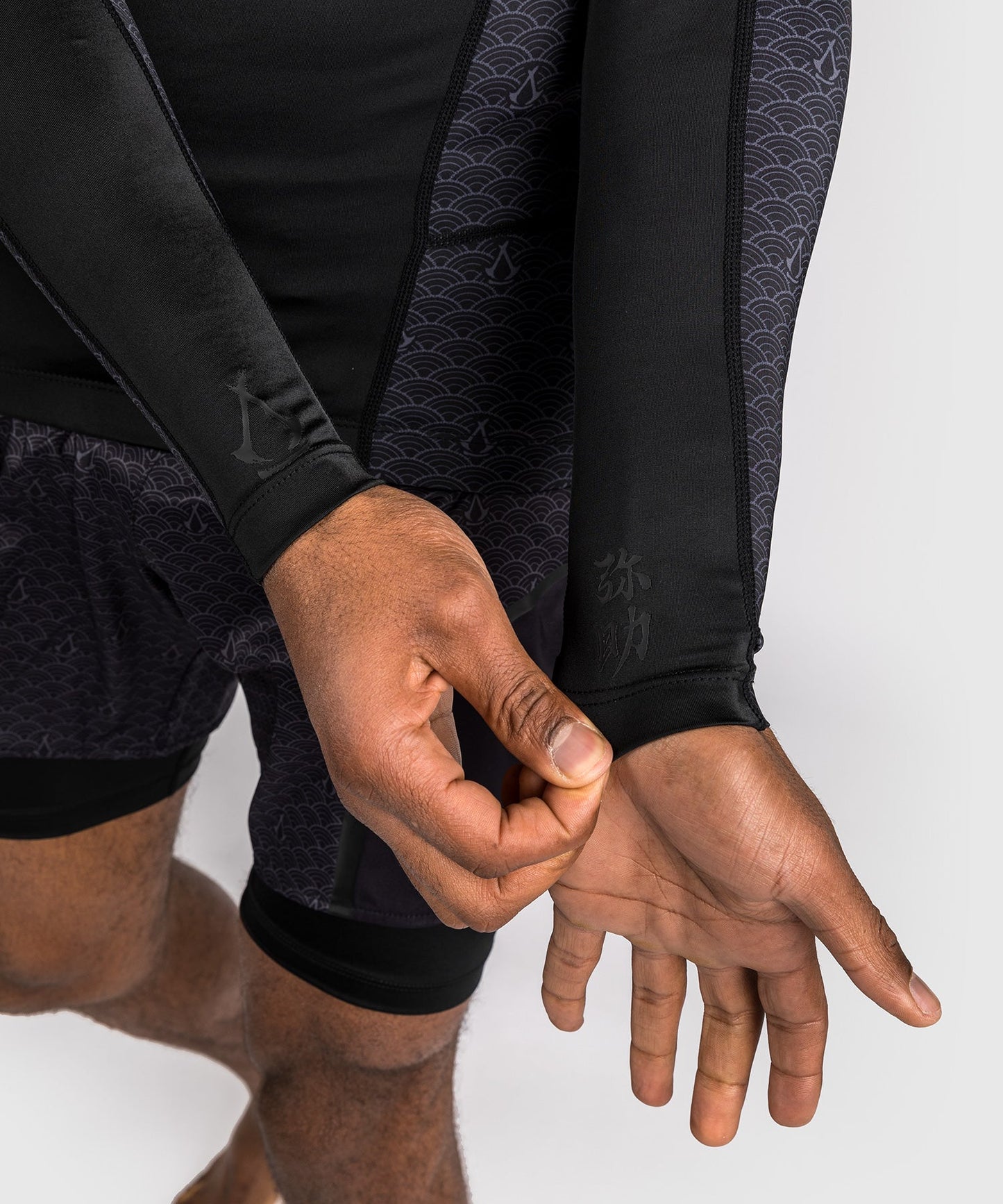 Venum x Assassin’s Creed Shadows Lycra de manga larga para hombre - Negra
