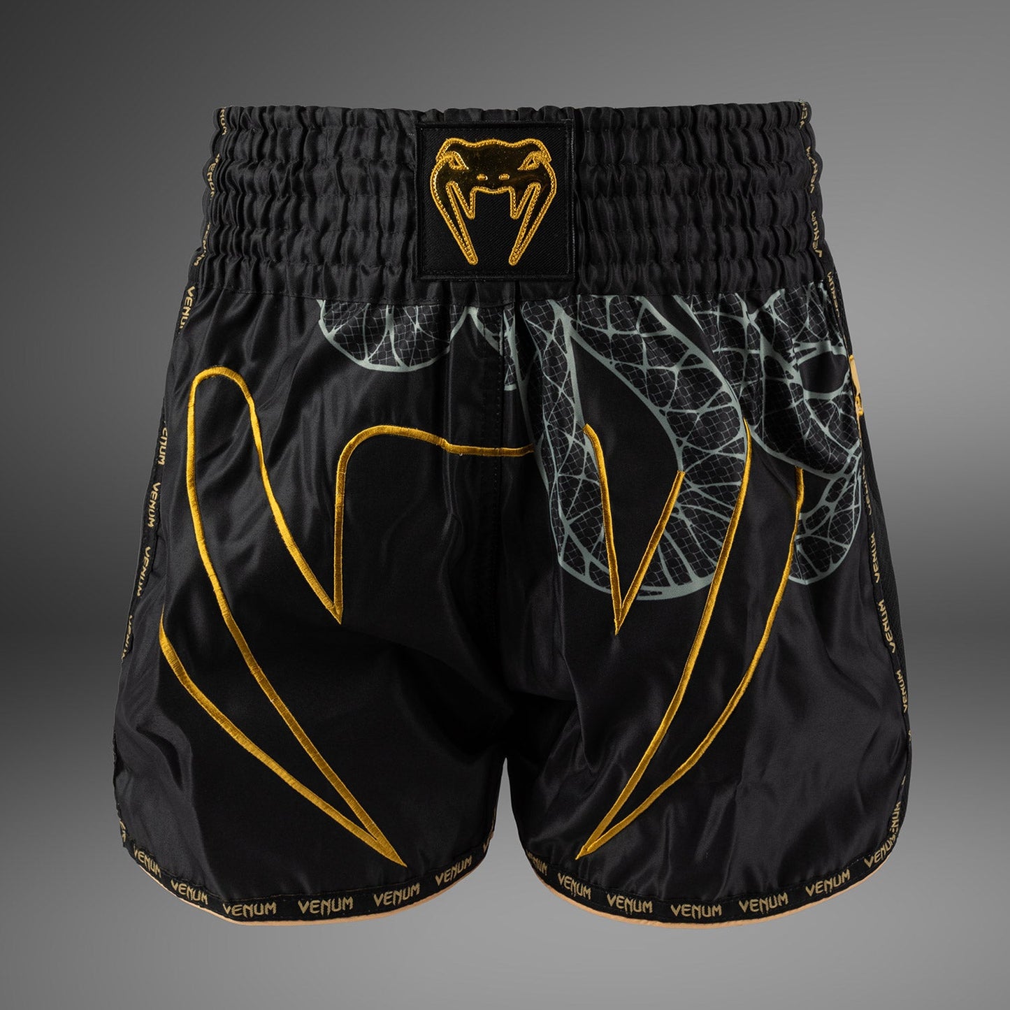 Venum Serpenti Pantalones Cortos Muay Thai – Negro/Plateado/Dorado