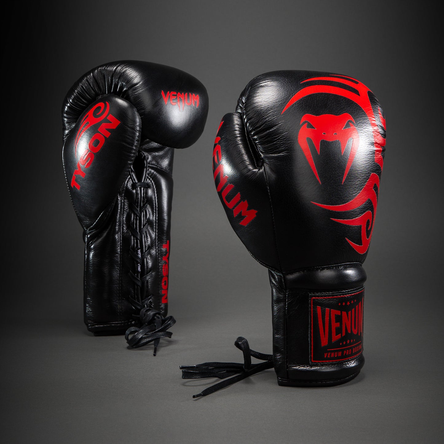 Venum Giant 2.0 Mike Tyson Pro Guantes de Boxeo con Cordones – Negro/Rojo - Bolsa incluida