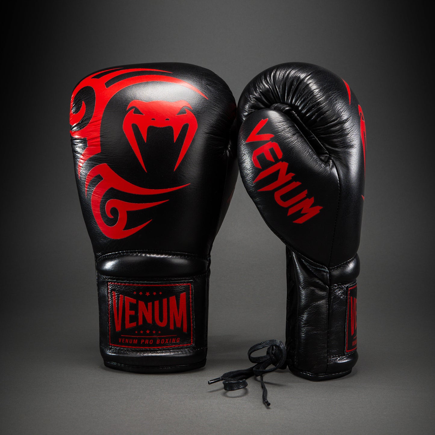 Venum Giant 2.0 Mike Tyson Pro Guantes de Boxeo con Cordones – Negro/Rojo - Bolsa incluida