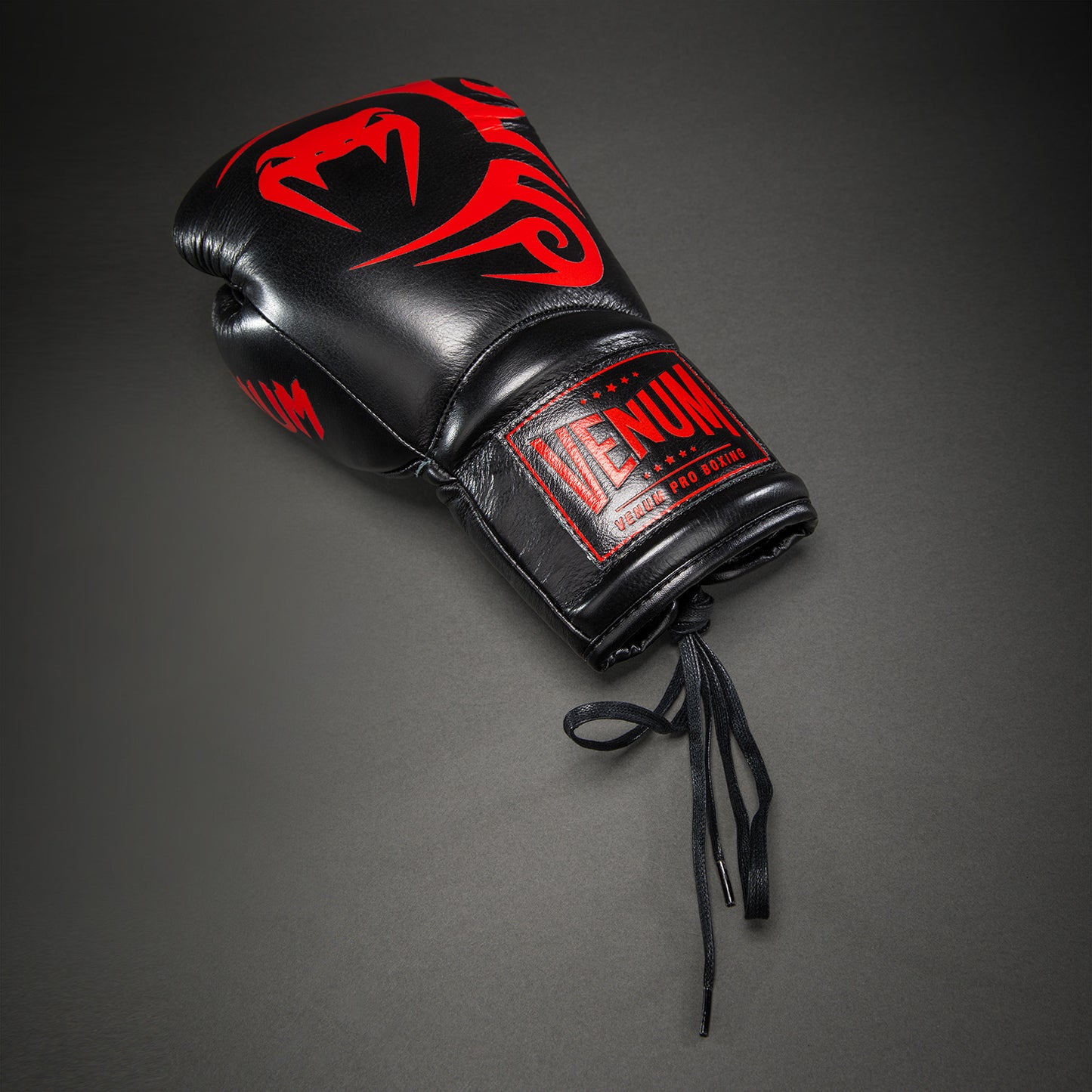 Venum Giant 2.0 Mike Tyson Pro Guantes de Boxeo con Cordones – Negro/Rojo - Bolsa incluida