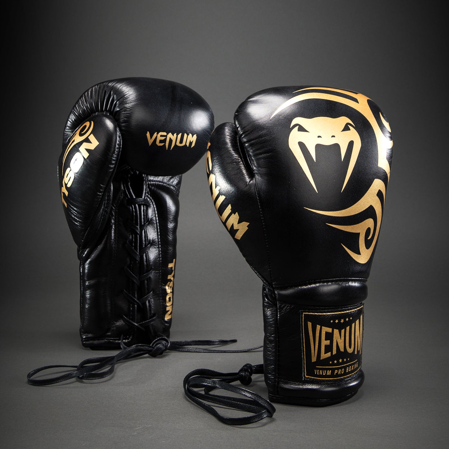 Venum Giant 2.0 Mike Tyson Pro Guantes de Boxeo con Cordones – Negro/Oro - Bolsa incluida