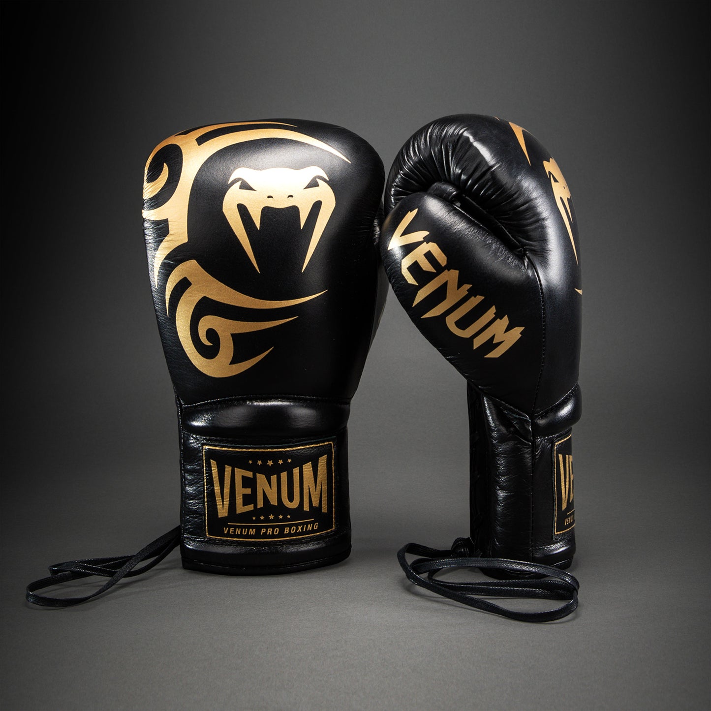 Venum Giant 2.0 Mike Tyson Pro Guantes de Boxeo con Cordones – Negro/Oro - Bolsa incluida
