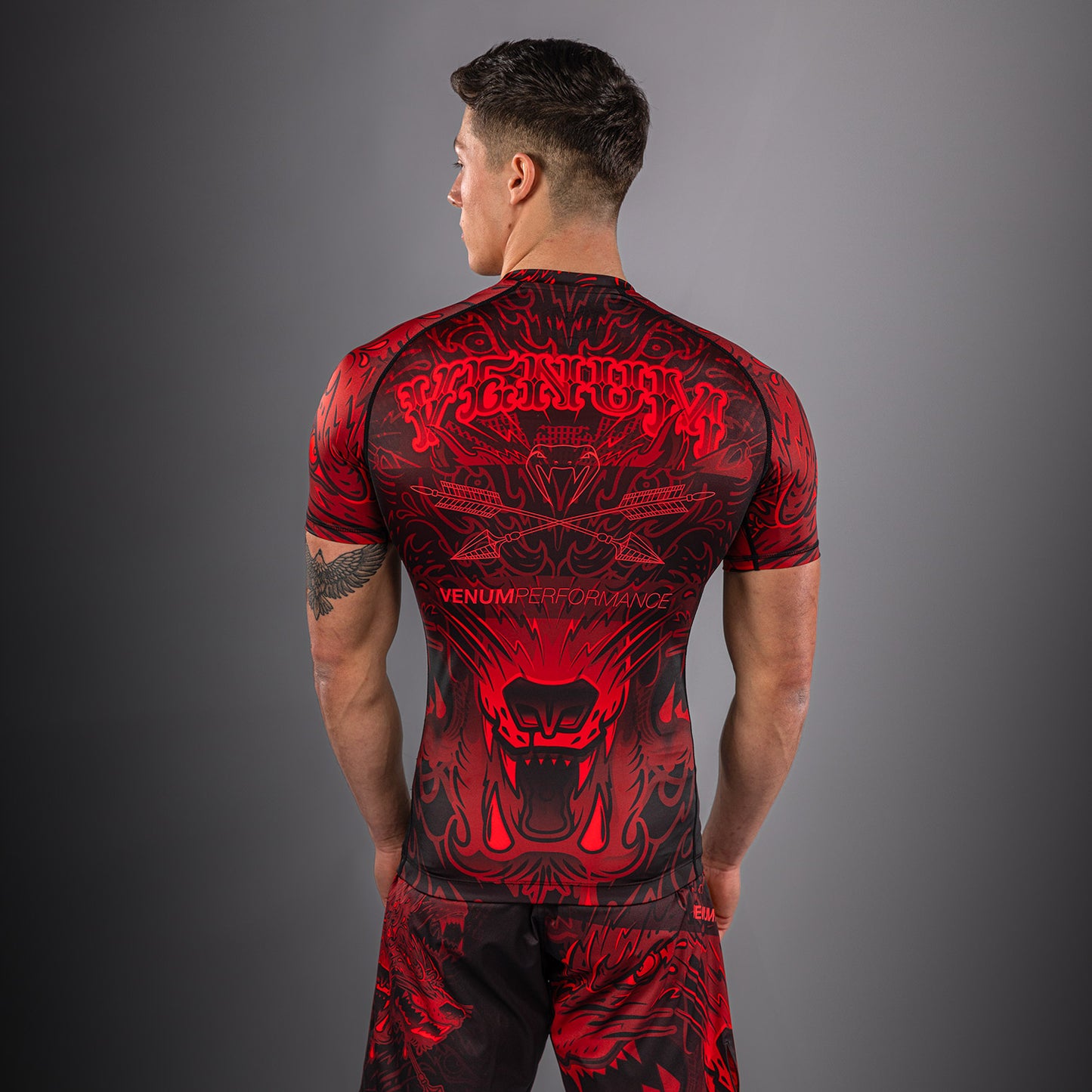 Venum Wolf Atak Rashguard Manga Corta – Negro/Rojo