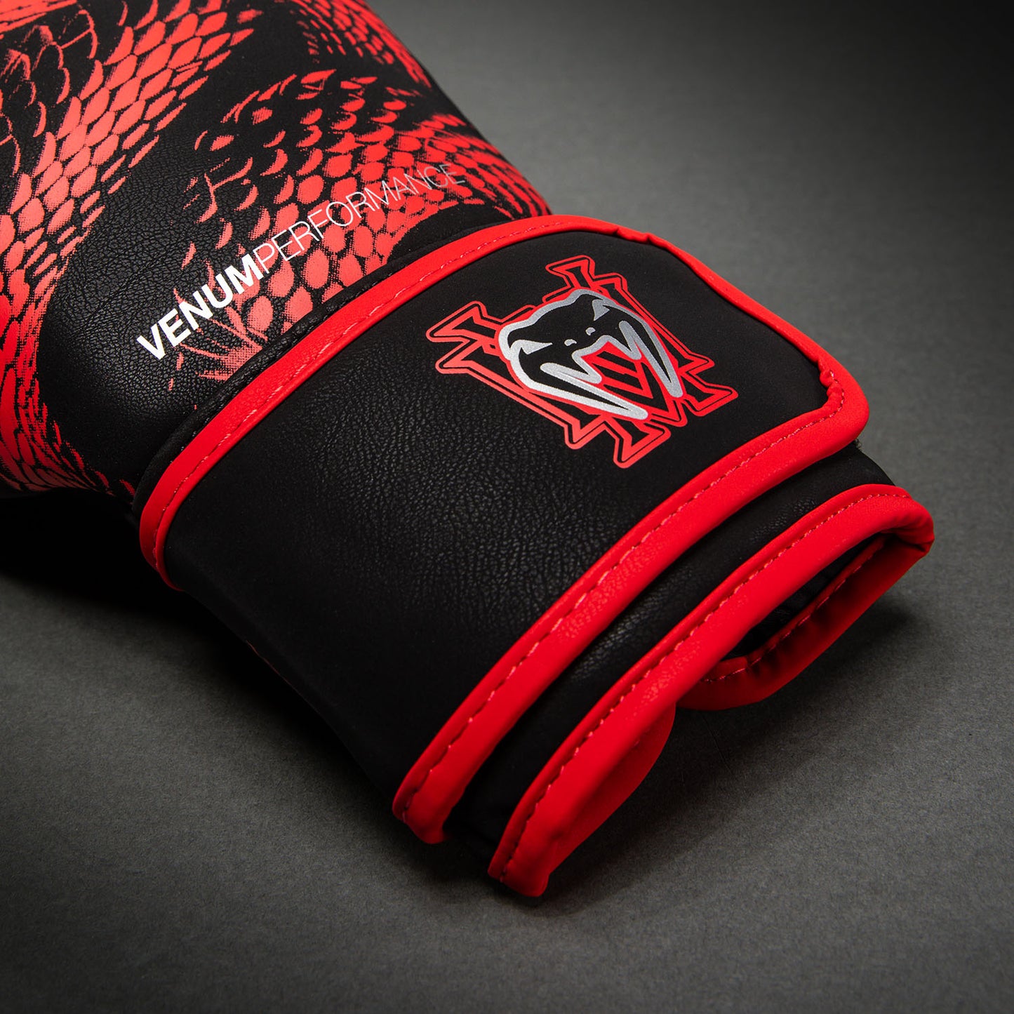 Venum Matupa Guantes de Boxeo - Negro/Rojo/Plata