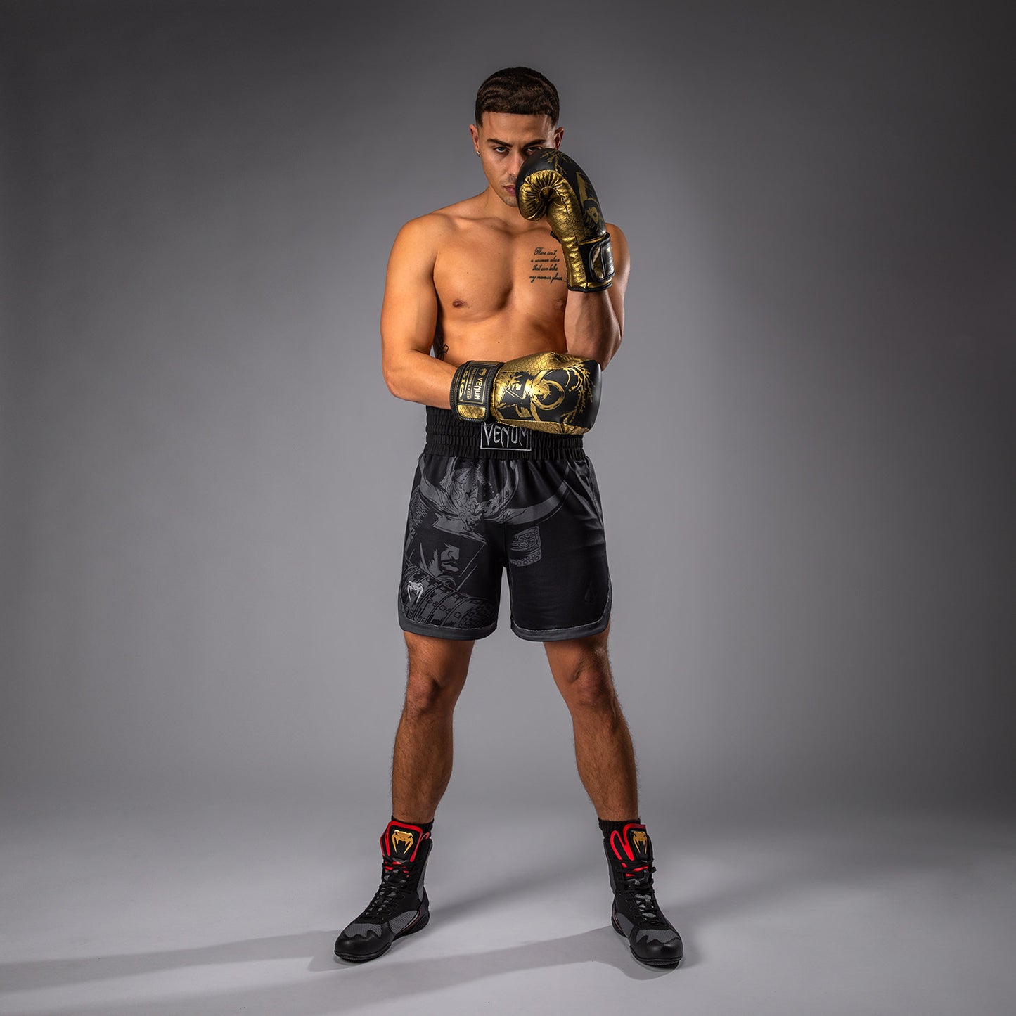 Venum x Assassin’s Creed Shadows Short de boxeo para hombre - Negro