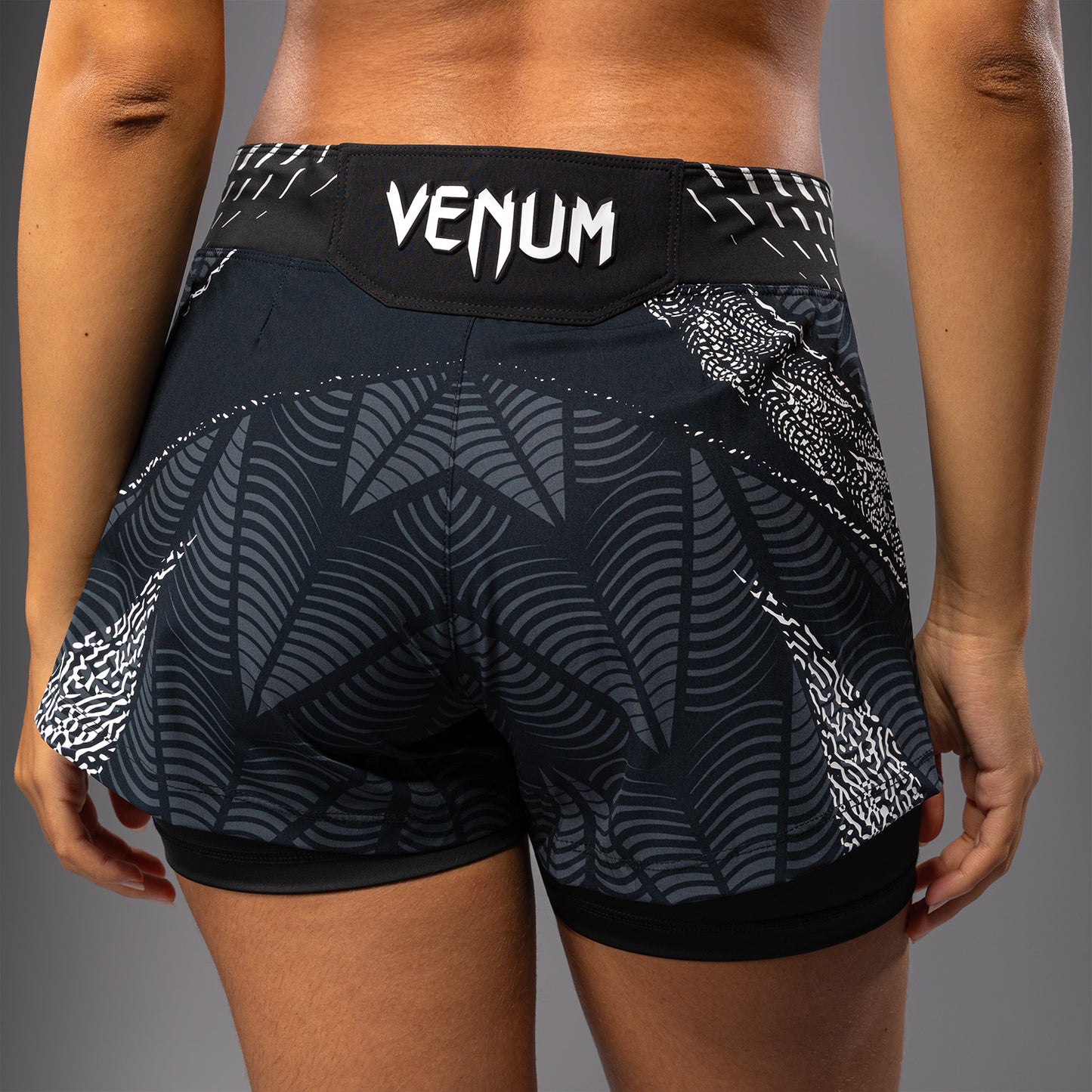 UFC Zenith by Venum Authentic Fight Night Short de pelea ajuste corto Mujer Personalizado - Negro