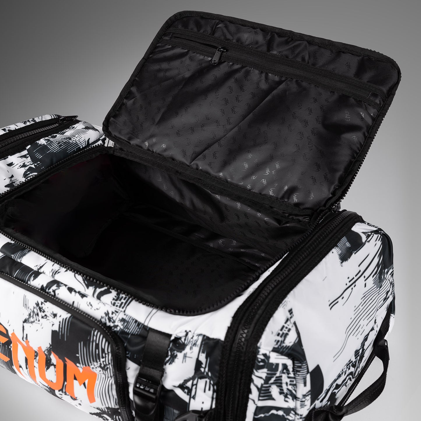 UFC Zenith by Venum Authentic Fight Week Bolsa de deporte - Blanca