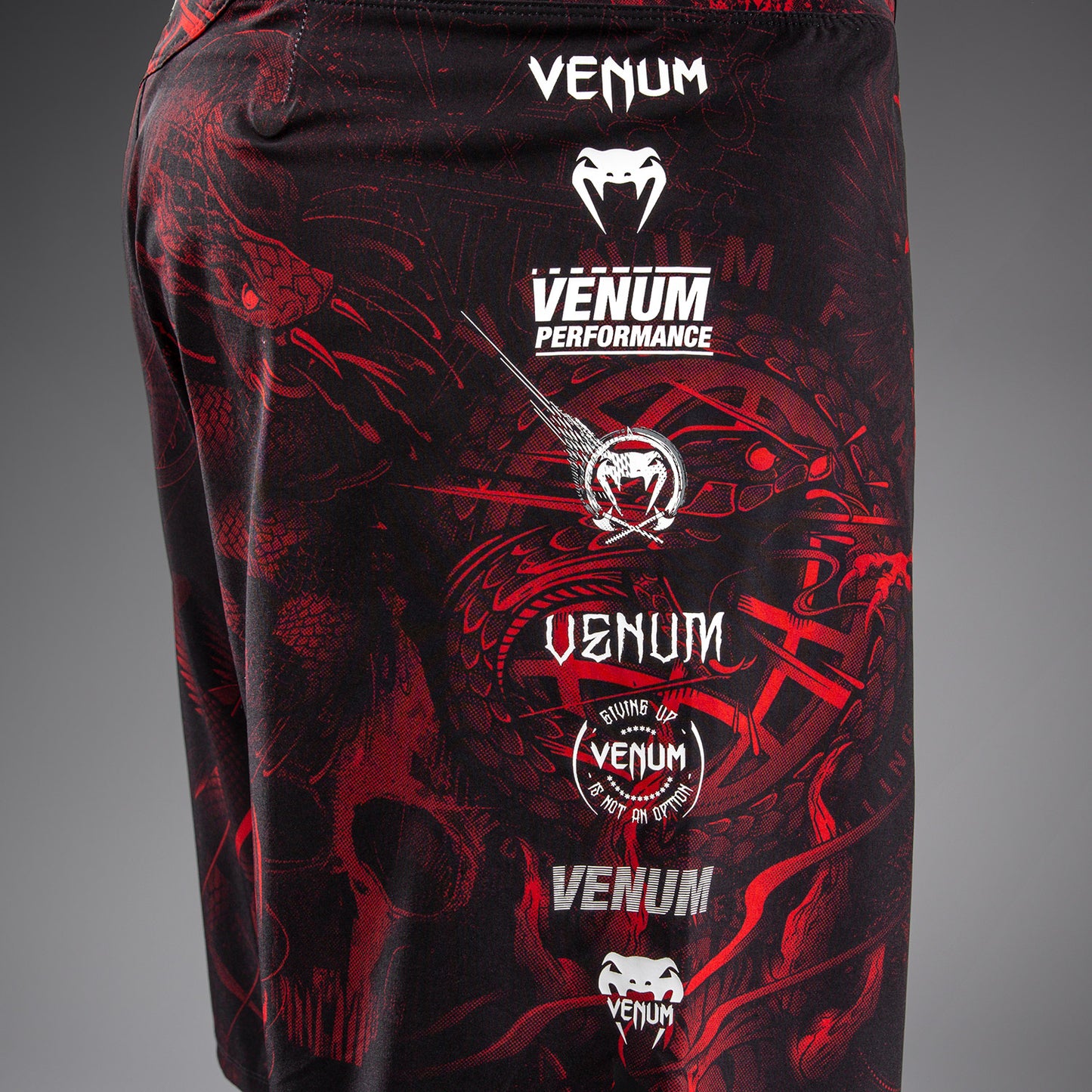 Venum 20th Anniversary Short de Combate - Negro/Rojo