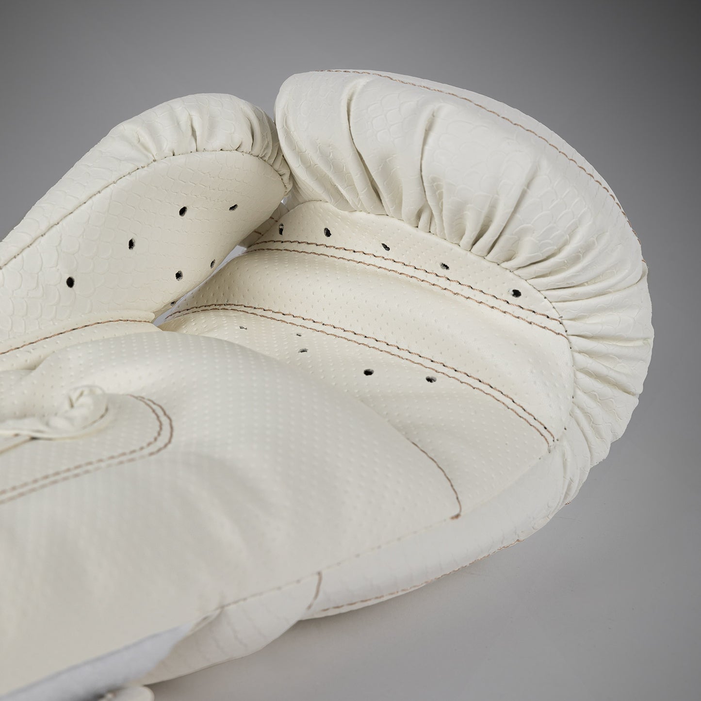 Venum Impact Evo Scales Guantes de Boxeo – Marfil