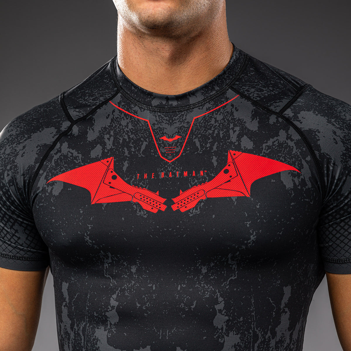 Venum x Batman Rashguard de manga corta - Negro/Gris/Rojo