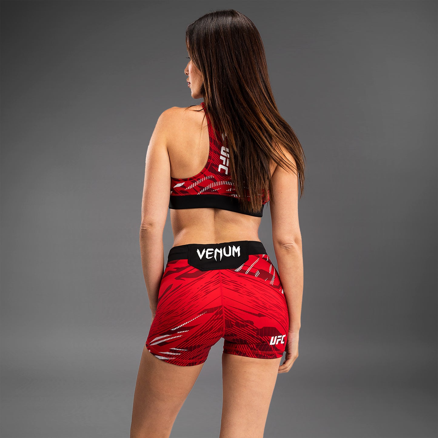 UFC Fusion by Venum Authentic Fight Night Vale Tudo Shorts para Mujer - Ajuste Corto - Rojo