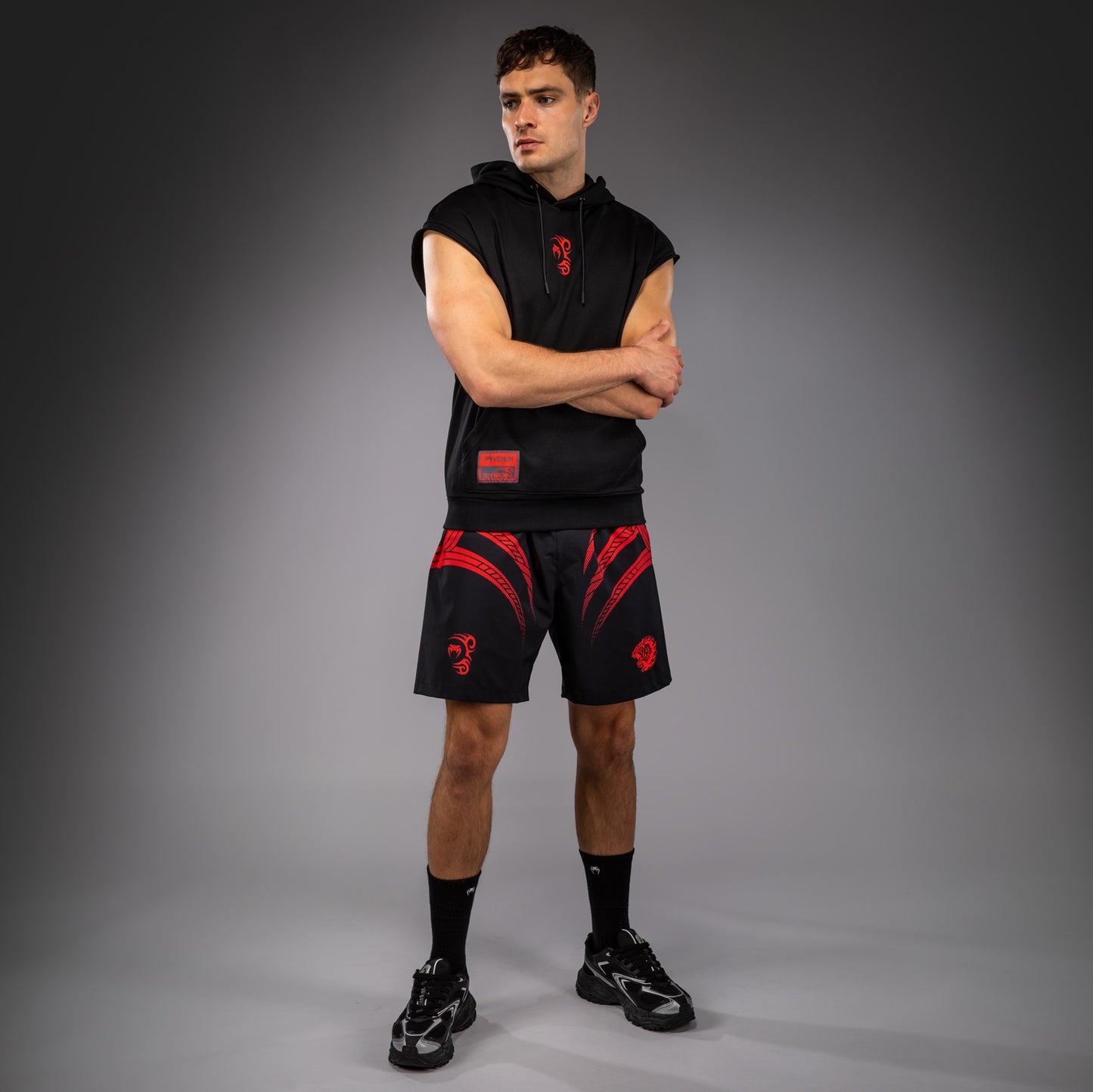 Venum x Mike Tyson Tiger Sudadera Sin Mangas - Negro Profundo/Rojo Intenso