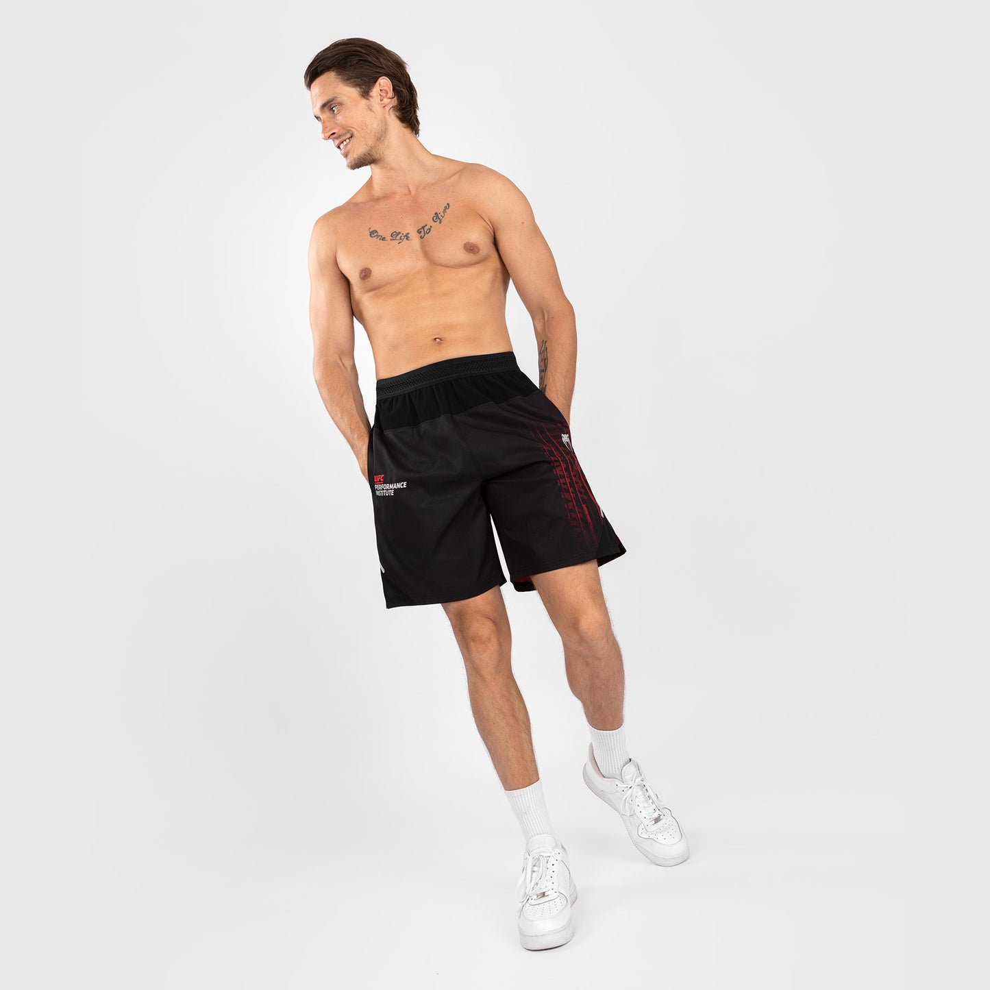 UFC Venum Performance Institute 2.0 Pantalones cortos de alto rendimiento para Hombre - Negro/Rojo