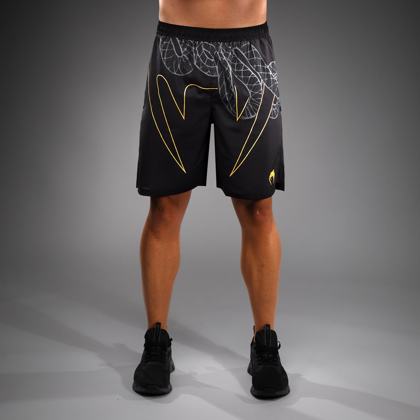 Venum Serpenti Pantalones Cortos de Entrenamiento – Negro/Plata/Dorado