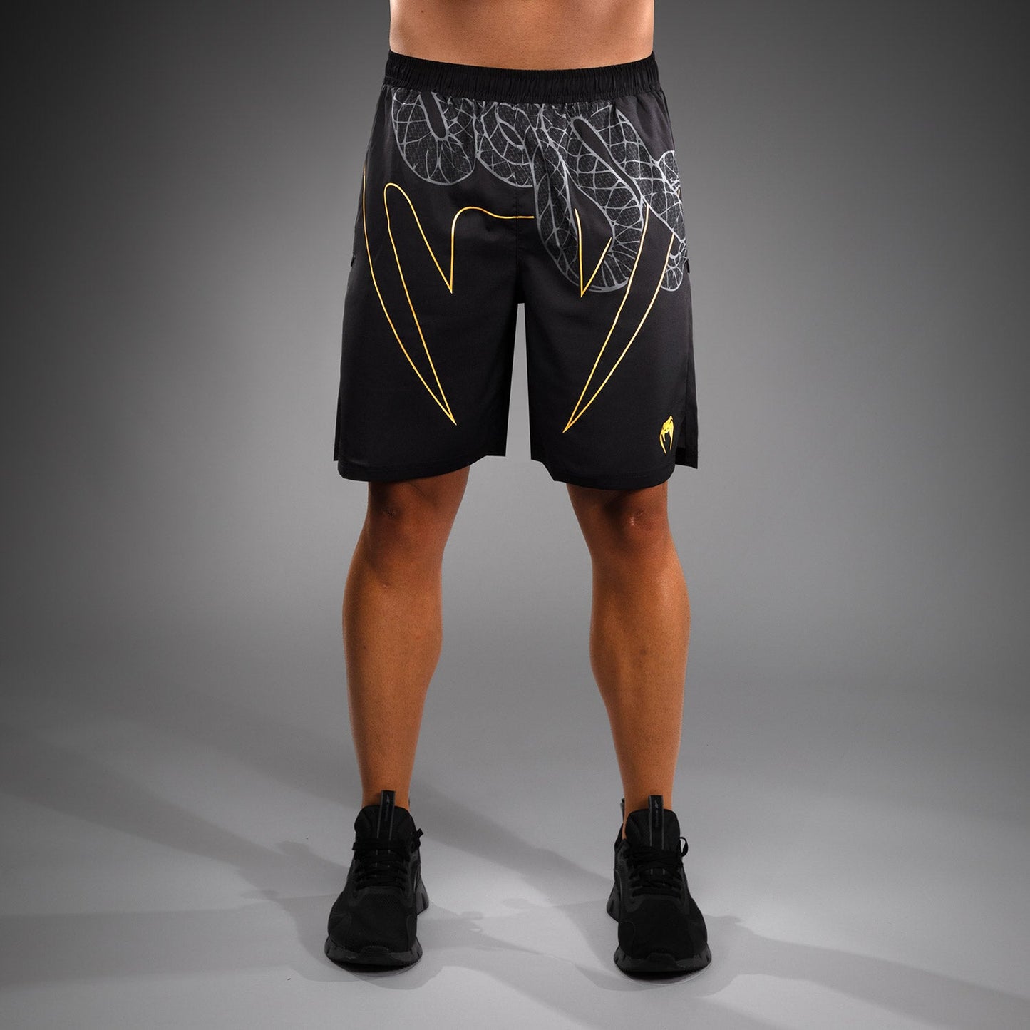 Venum Serpenti Pantalones Cortos de Entrenamiento – Negro/Plata/Dorado